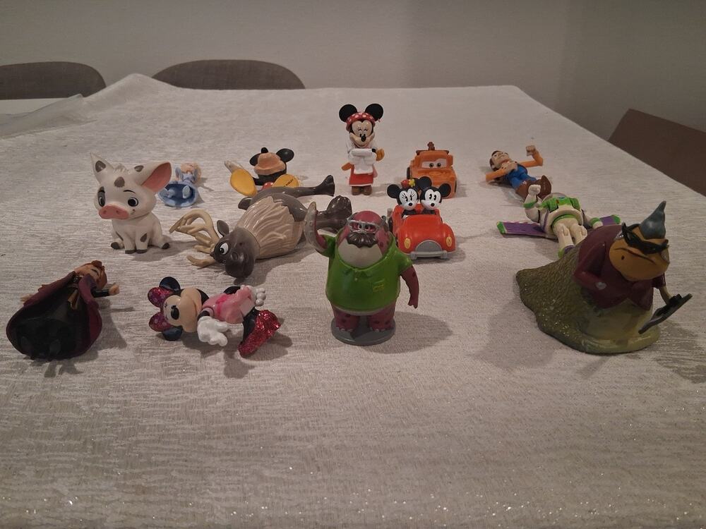 Huge Disney Princess Doll & Mini Figures Toy Lot Moana Buzz Elsa Mickey Mater